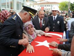 Şehit polis gözyaşıyla uğurlandı